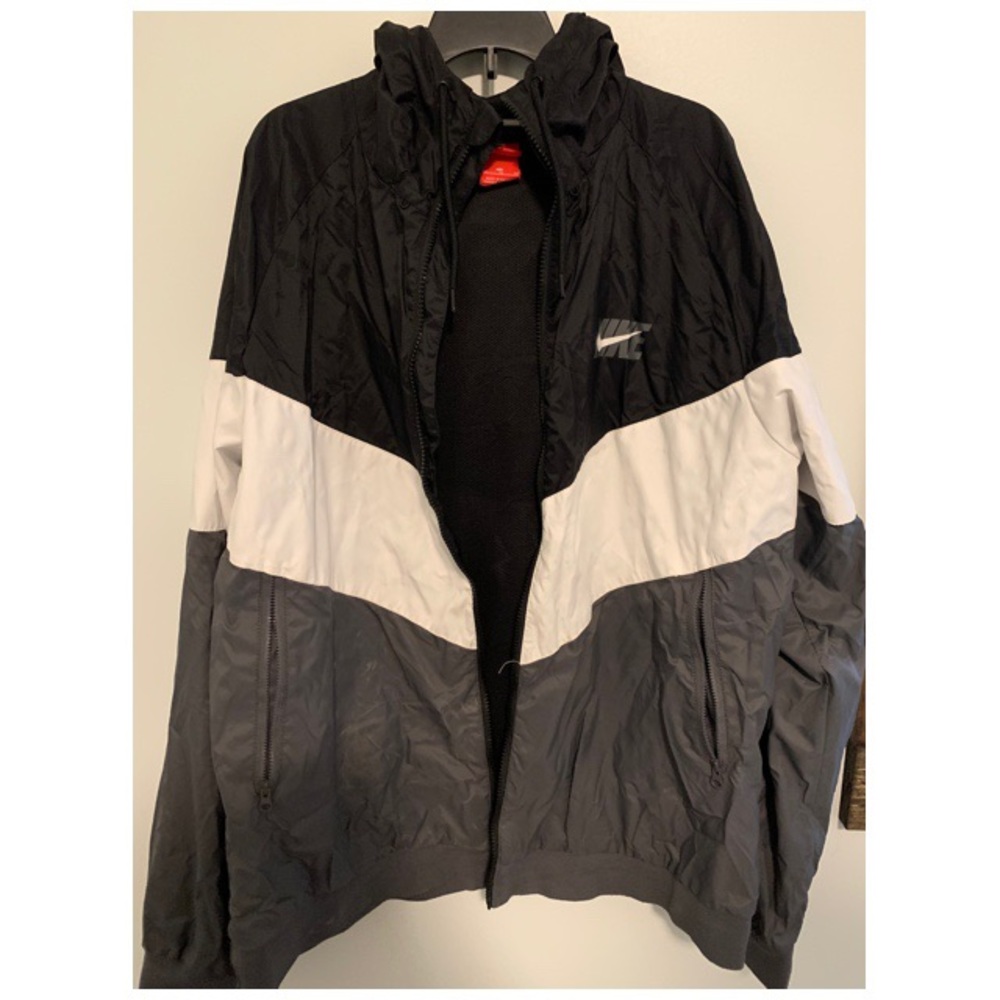 Nike men’s windbreaker